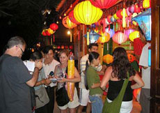 Lanterns, food to fire Hoi An for Tet Festival 