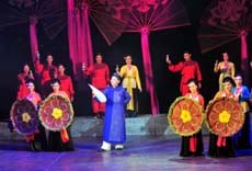 Traditional opera festival celebrates revolutionary spirit