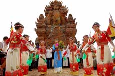 Cham Muslims in Binh Thuan welcome New Year