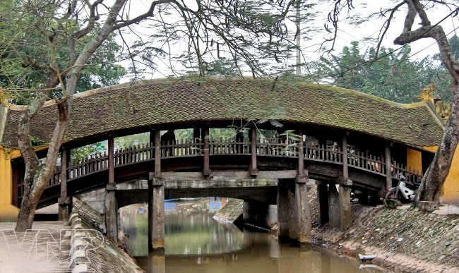 Le pont couvert de la pagode Luong