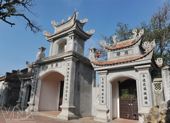 La pagode de Nhât Tru et sa colonne aux sutras