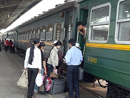 Ga Sài Gòn giảm từ 5-10% giá vé tàu địa phương