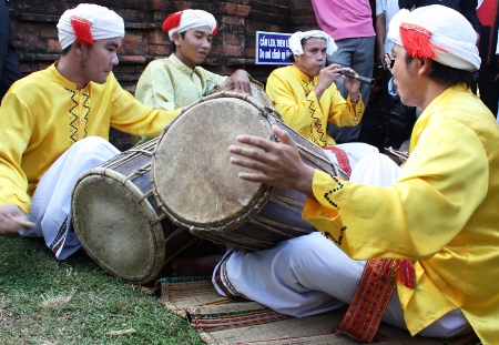 Hoạt động văn hóa Chăm phục vụ lễ hội Katê 2012