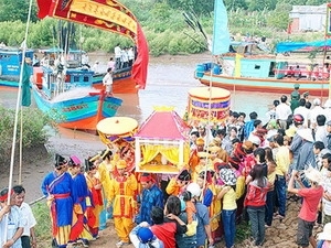 Gần 150 tàu cá tham dự lễ hội Nghinh ông ở Bến Tre