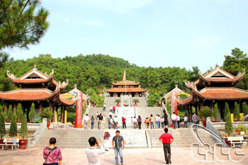 Gần 4,5 vạn du khách về đền thờ Chu Văn An