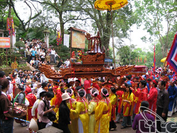 Lễ hội Đền Hùng 2013 tôn vinh Tín ngưỡng thờ cúng Hùng Vương