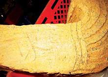 Tìm thấy mảnh gốm khắc chữ “Trần” tại khu tháp cổ Mỹ Sơn, Quảng Nam 