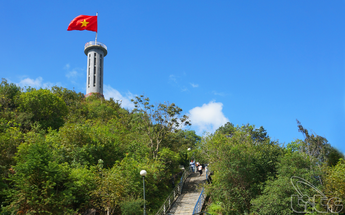 Lung Cu Flag Tower – the north pole of Viet Nam