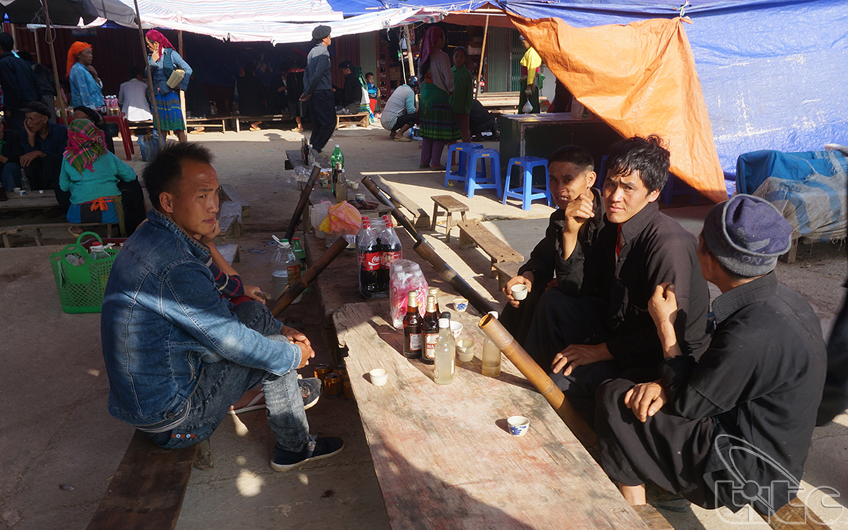 Apart from trading goods, Dong Van Market is also the place for local ethnic people to meet and exchange culture
