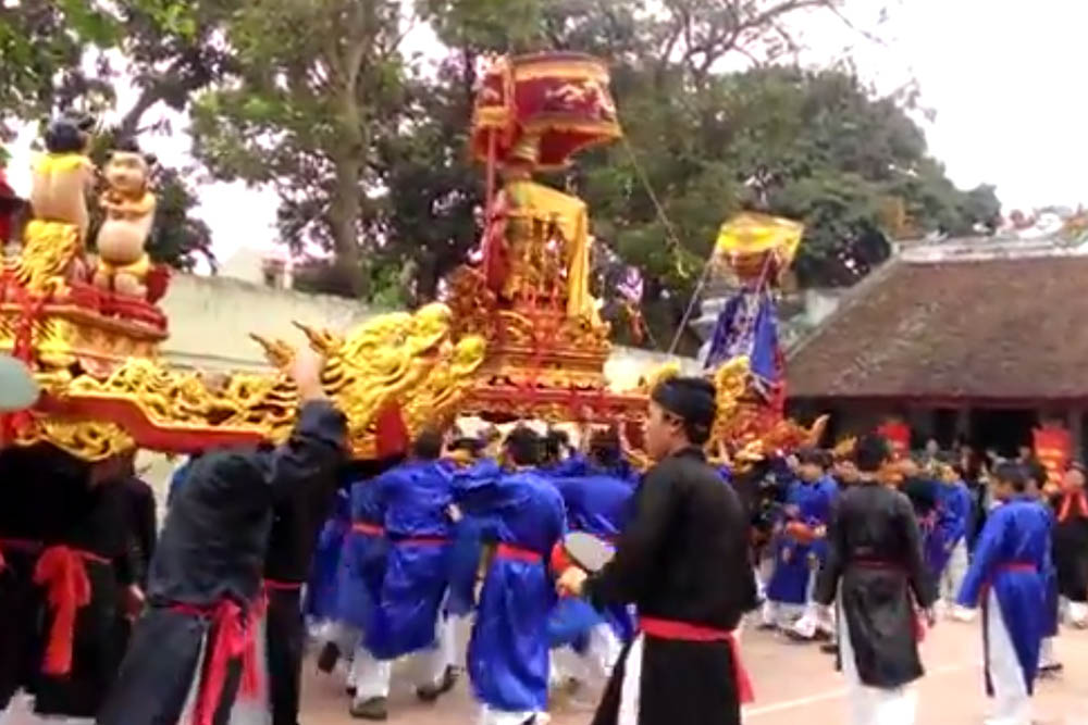 Hội làng Liên Bạt