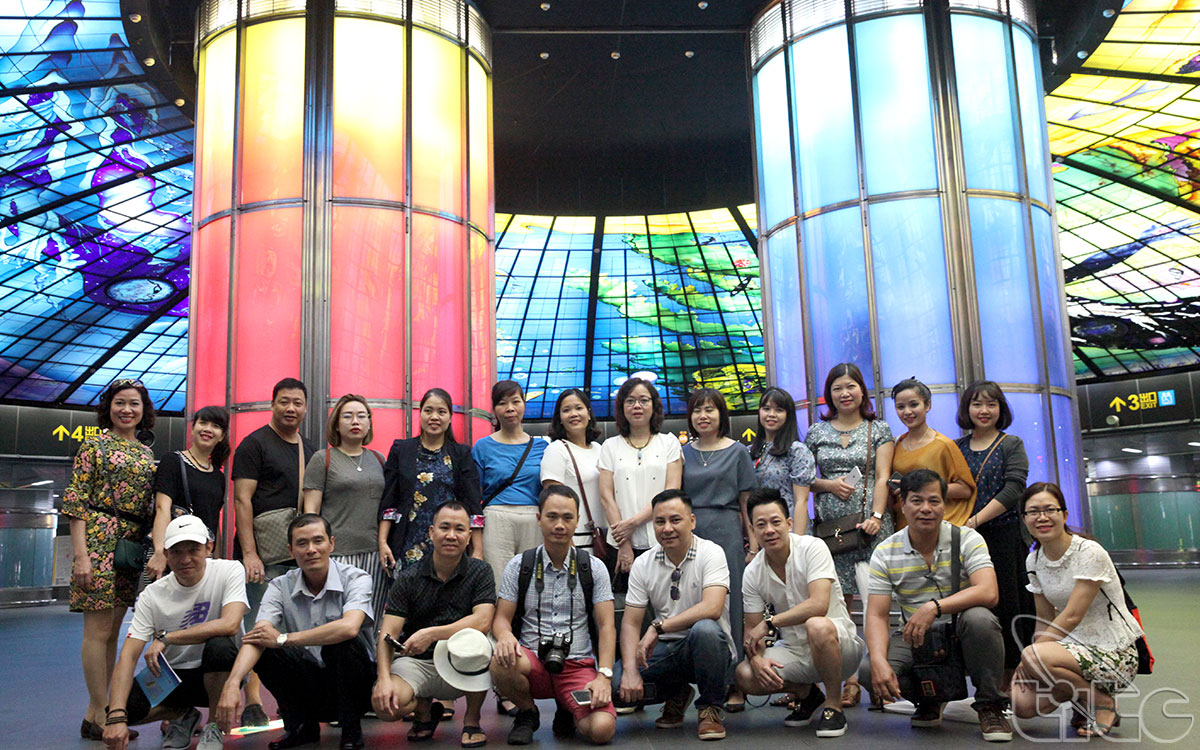 Đoàn Việt Nam tham quan tại Cao Hùng, Đài Loan