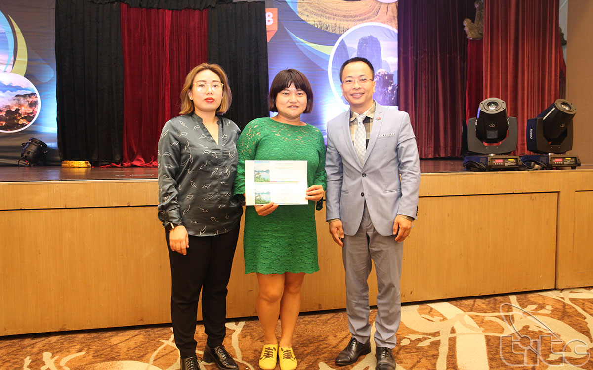 Các doanh nghiệp tổ chức bốc thăm trúng thưởng tại chương trình ở Đài Bắc