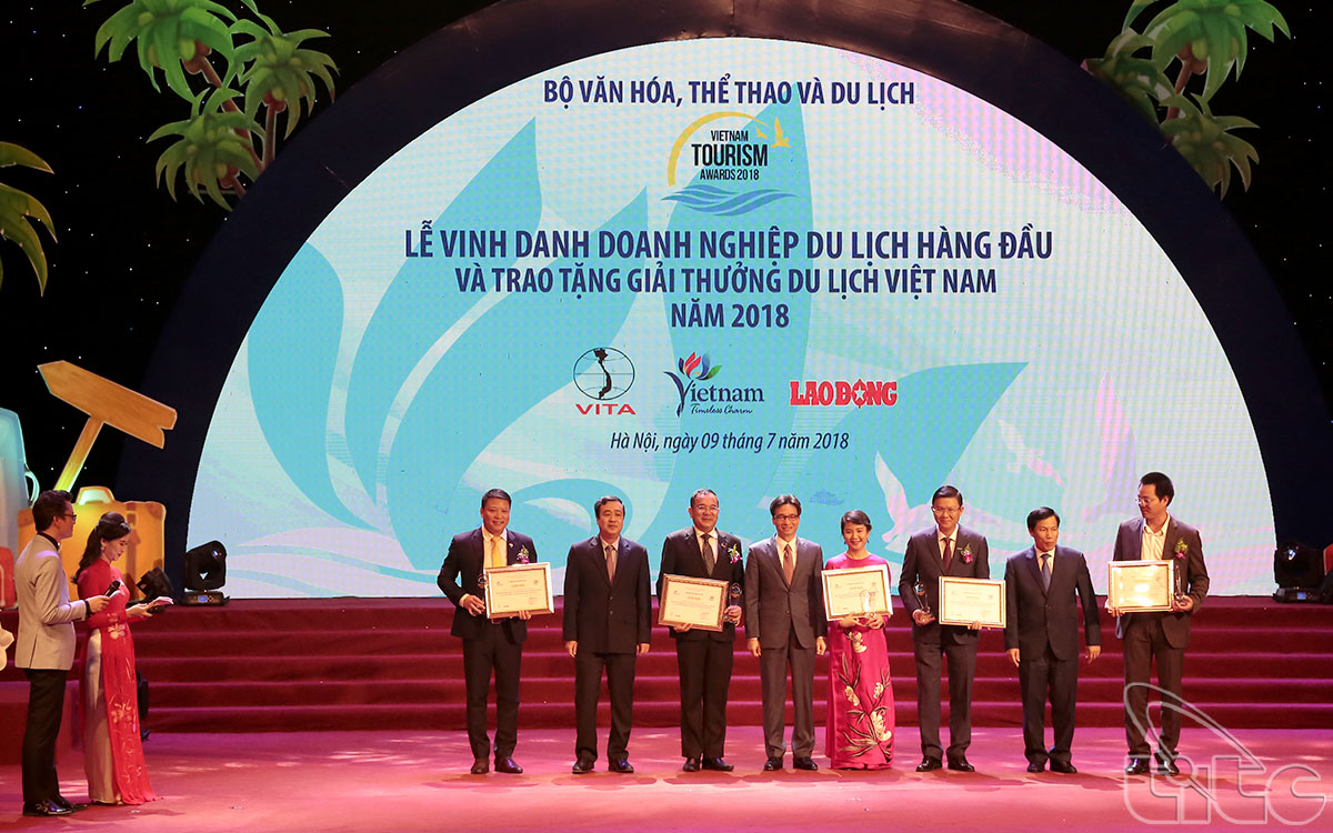 Trao giải Doanh nghiệp đầu tư và Kinh doanh du lịch có đóng góp lớn cho sự phát triển của Ngành Du lịch Việt Nam năm 2018