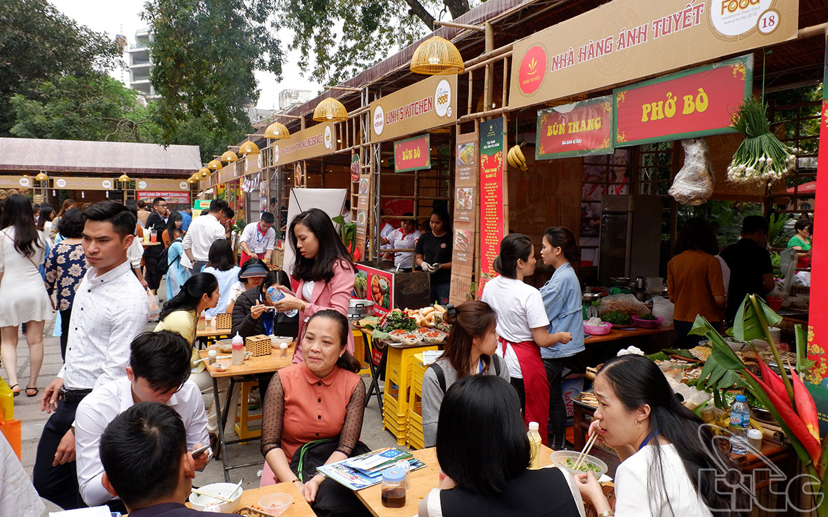 Cuisine area at the travel mart