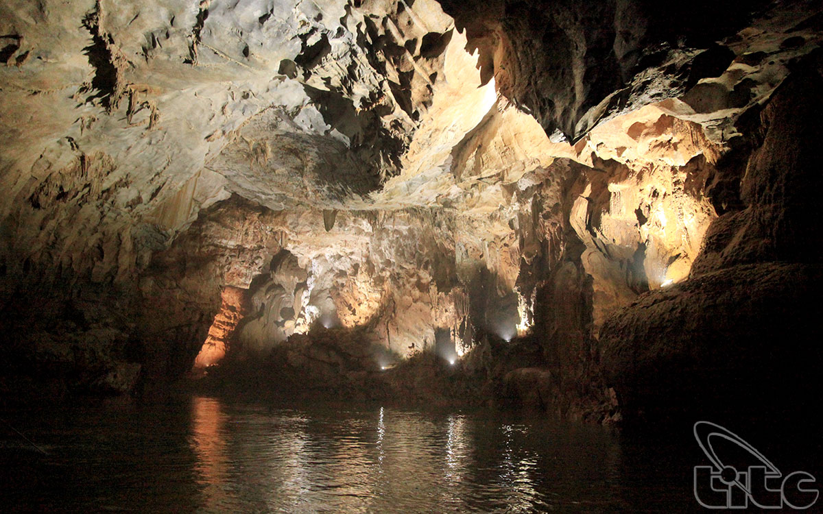 Phong Nha Cave has a deep, long and very beautiful subterranean river.