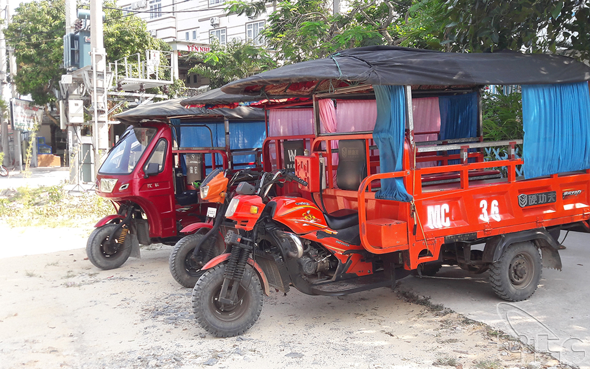 Tuk tuk is a special means of transport in Quan Lan Island